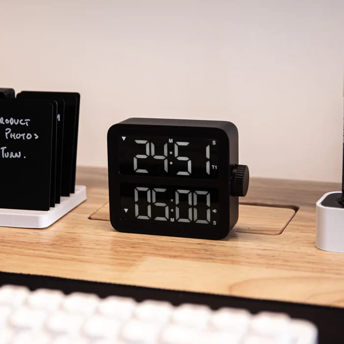 Minimalist Pomodoro Timer on a desk